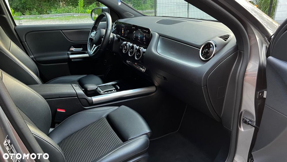 Mercedes-Benz GLA 200 - 35