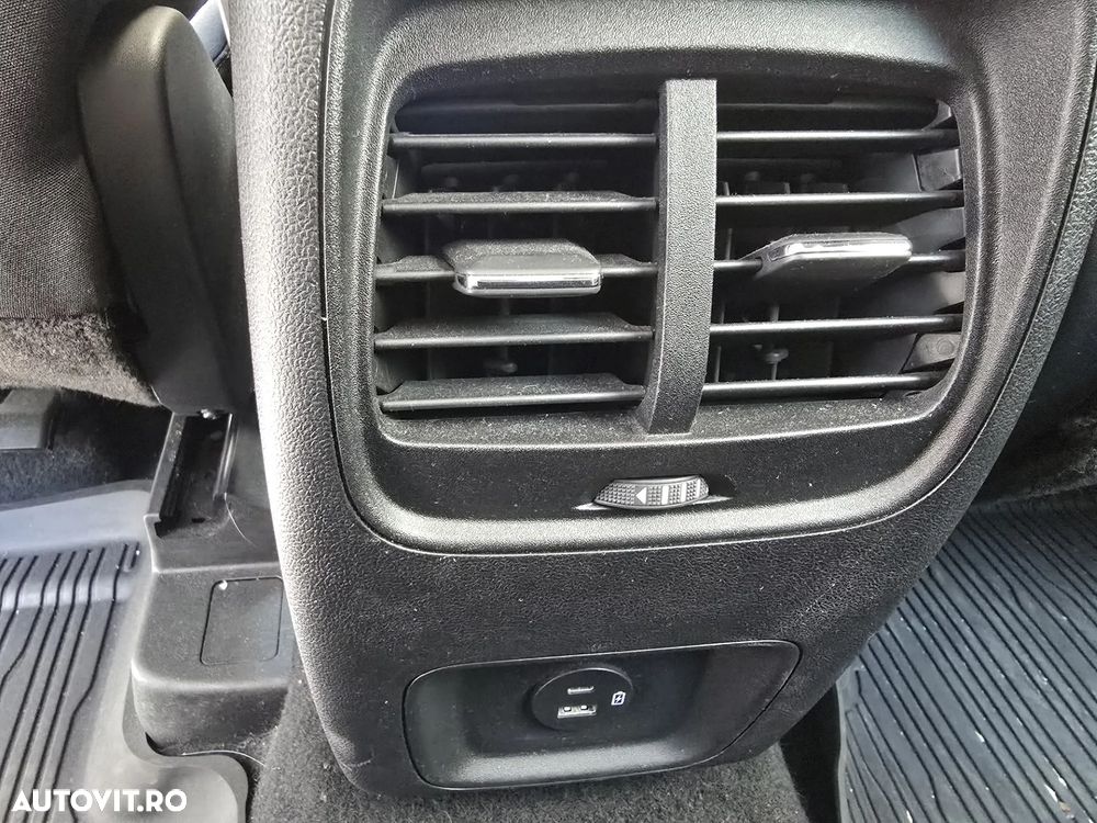 Ford Kuga 1.5 EcoBoost FWD Titanium - 8