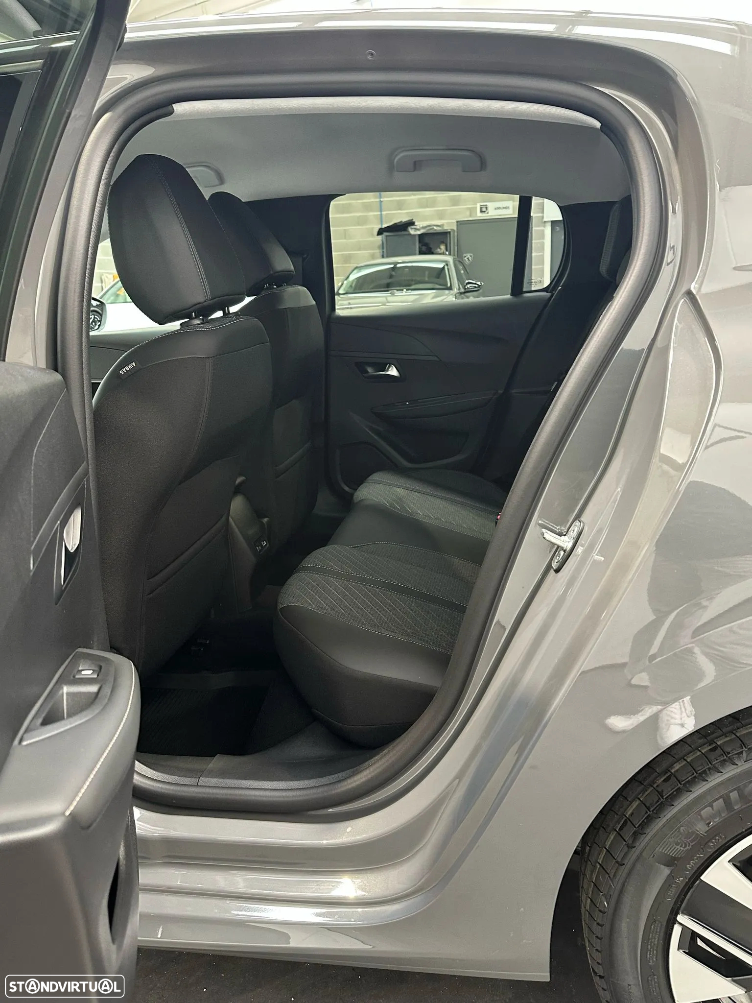 Peugeot 208 - 11