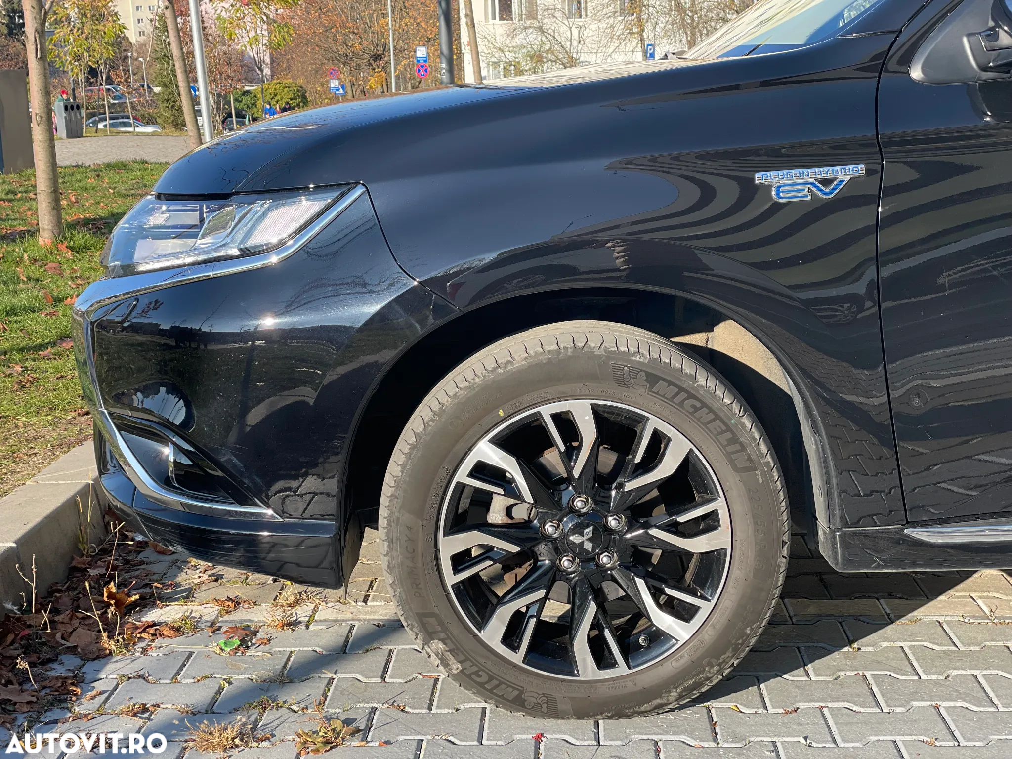 Mitsubishi Outlander - 11