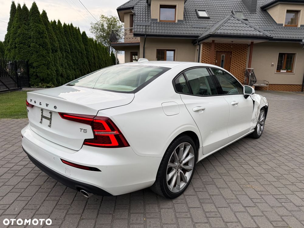 Volvo S60 T5 Momentum Pro - 4