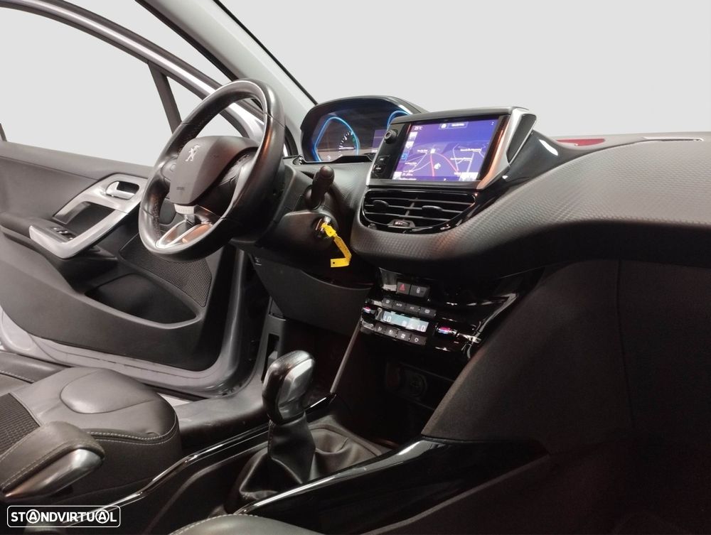 Peugeot 2008 1.2 PureTech Allure - 6