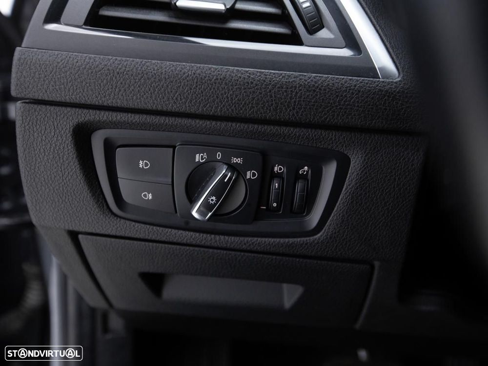 BMW 116 d Line Sport Auto — fotografia 13