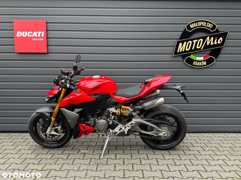 Ducati Streetfighter V2 - 2