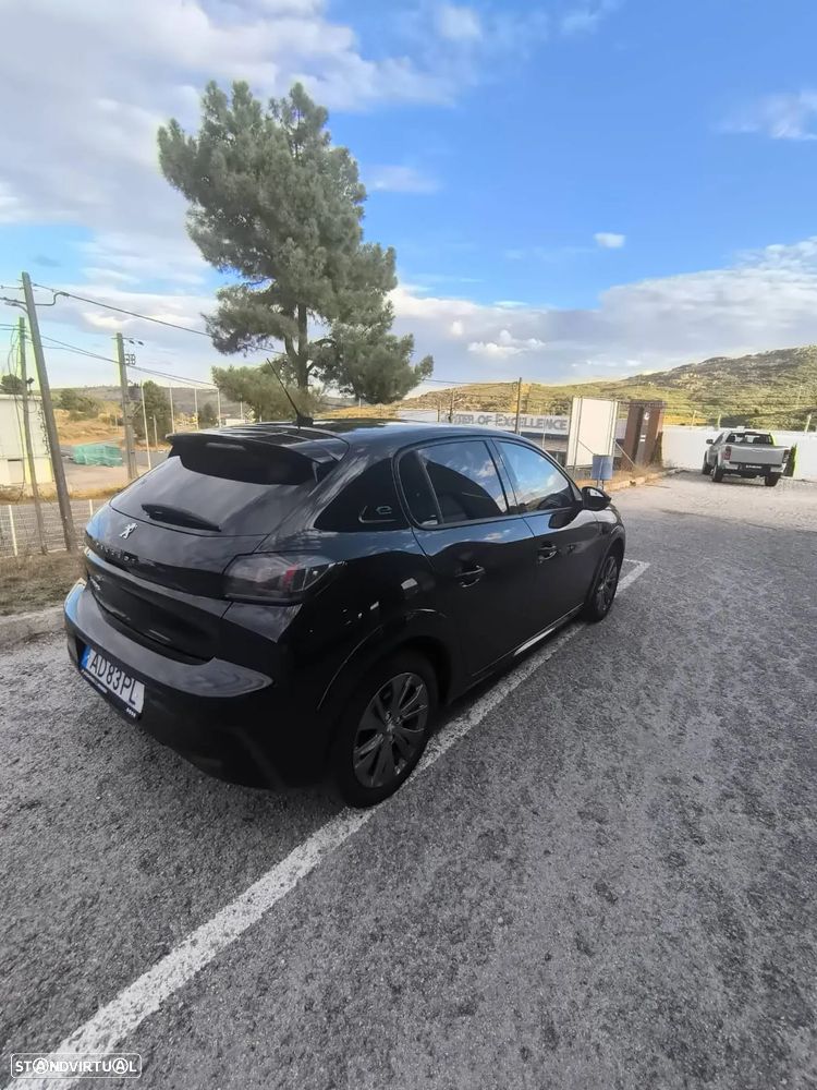 Peugeot e-208 - 12
