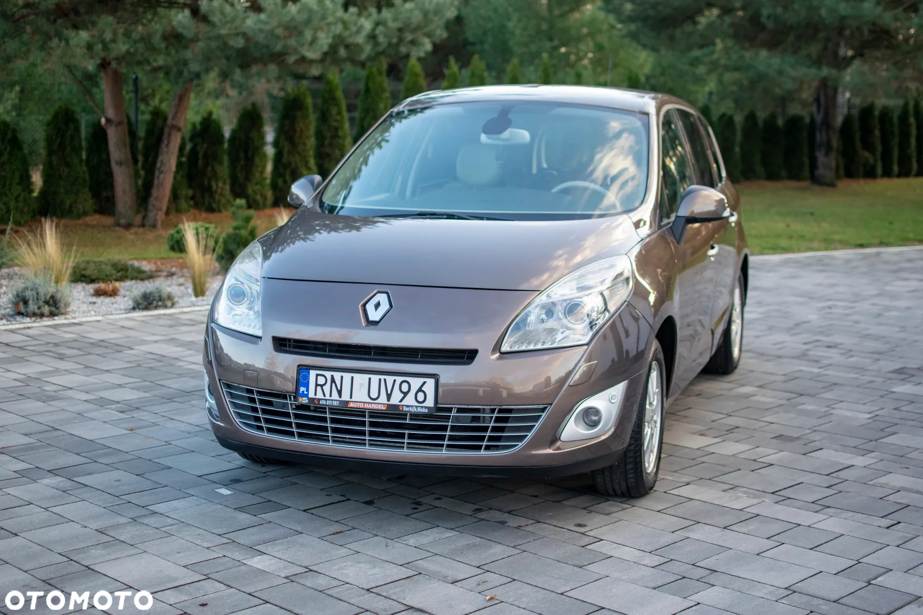 Renault Grand Scenic - 10