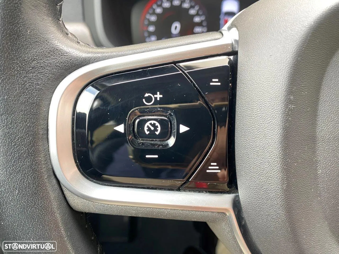 Volvo V90 Cross Country 2.0 D4 Pro AWD Geartronic - 39