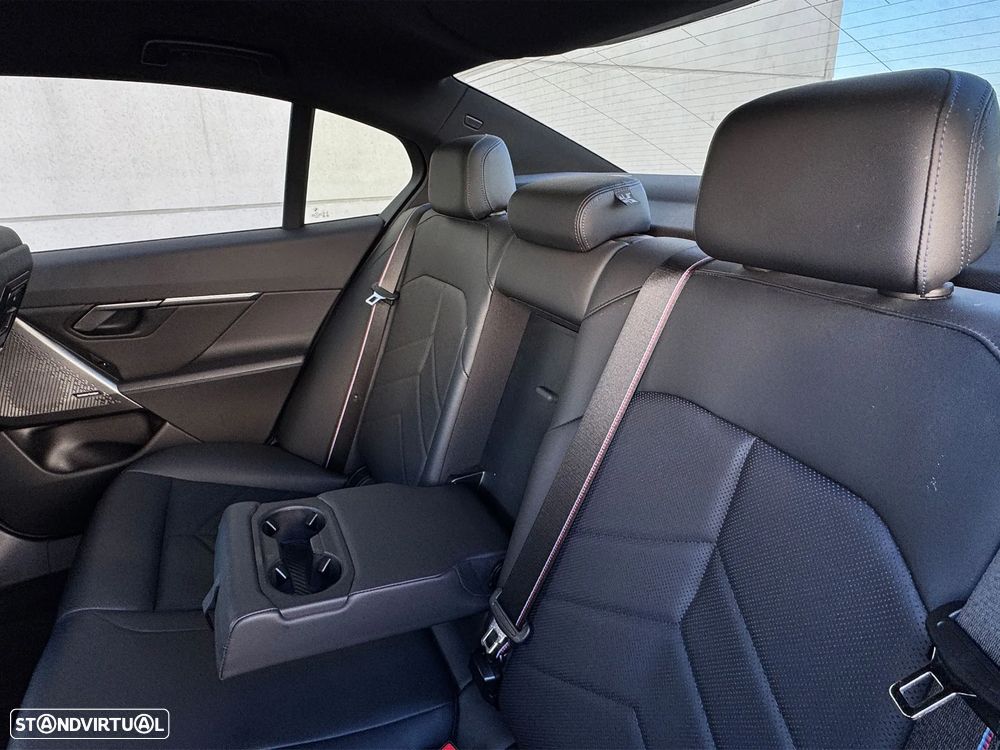 BMW i5 eDrive40 Pack Desportivo M - 9
