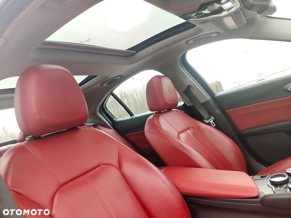 Alfa Romeo Giulia 2.0 Turbo Veloce Q4 - 16