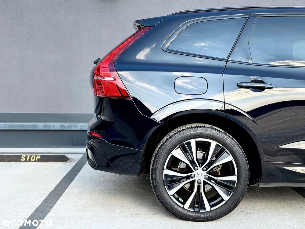 Volvo XC 60 B5 B AWD Plus Dark - 14