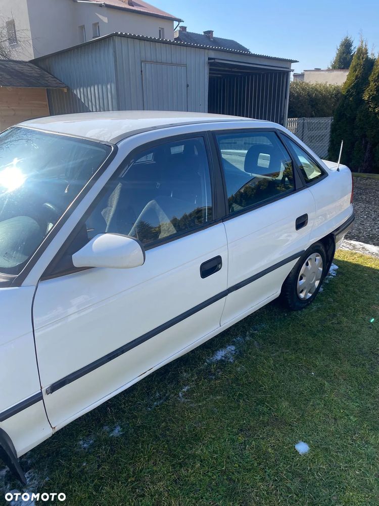 Opel Astra 1.6 16v Family - 10