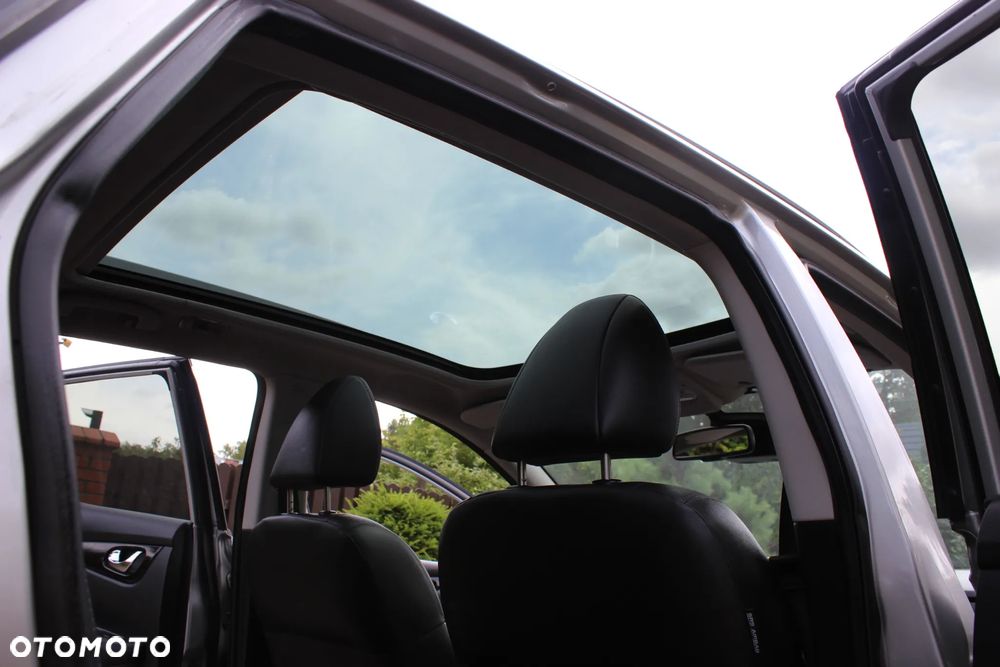 Nissan Qashqai 1.6 DCi Xtronic TEKNA - 26