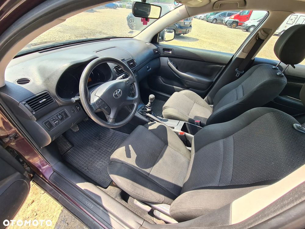 Toyota Avensis - 19