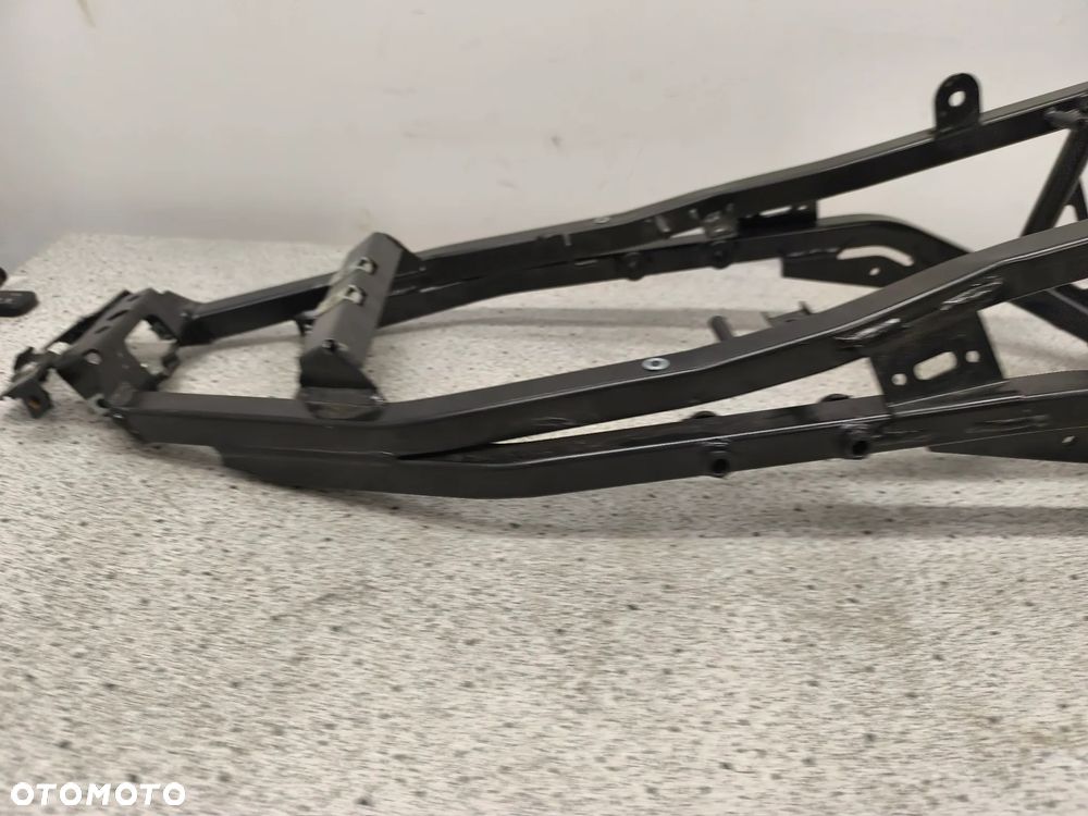 Stelaż tył, ogona, zadupka Aprilia Tuono 125 2024 - 9