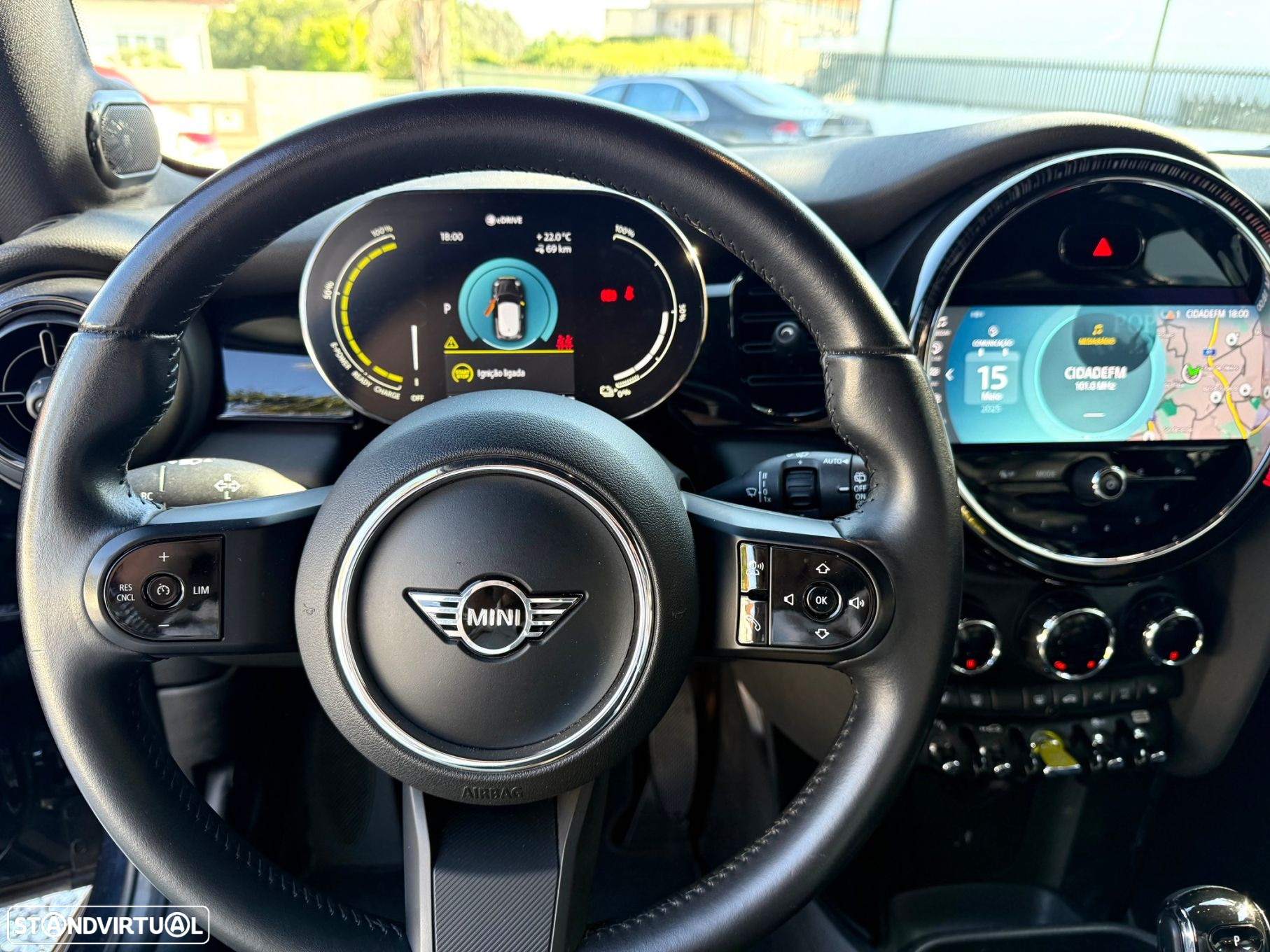 MINI 3 Portas Cooper SE Premium Extra Essential - 4