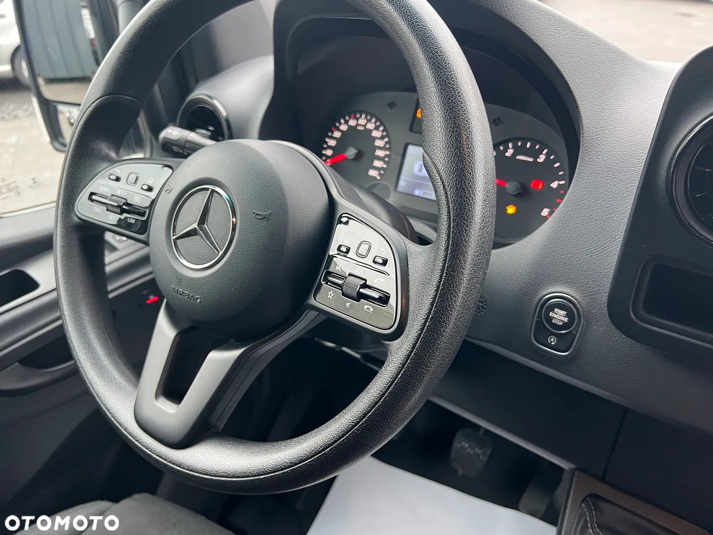 Mercedes-Benz Sprinter - 12