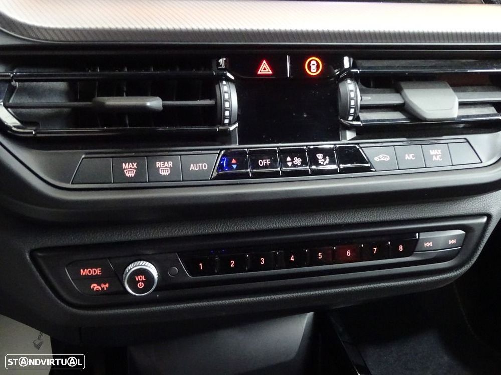 BMW 116 d Pack Desportivo M Auto - 32