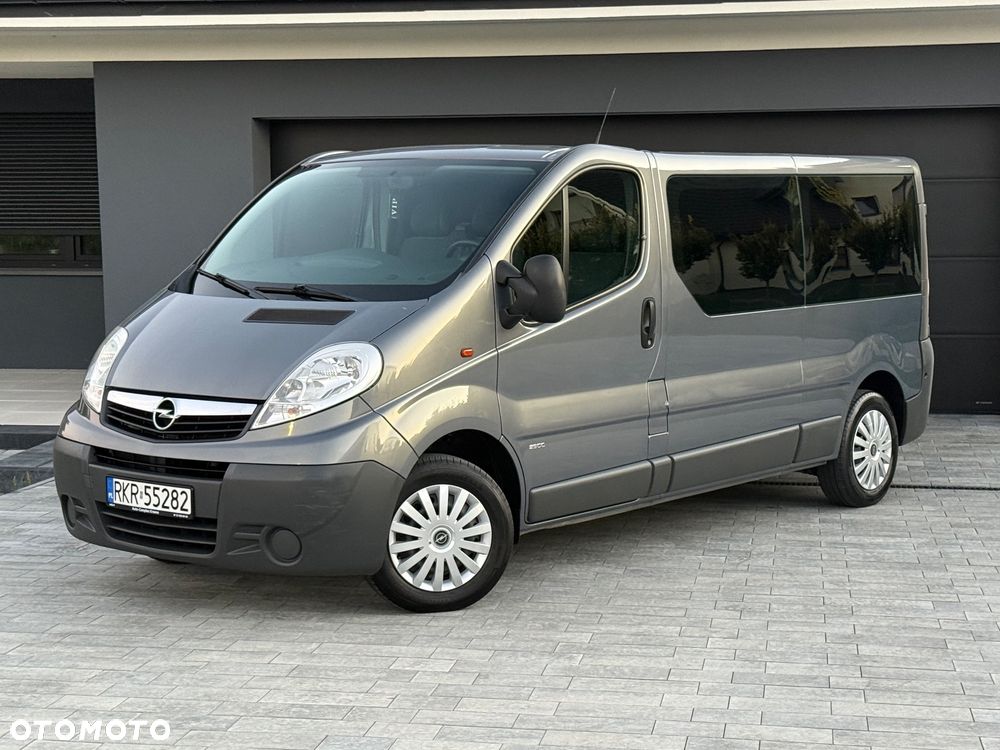 Opel Vivaro 2011 photo 2