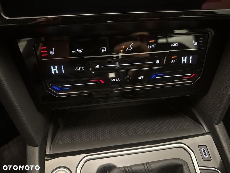 Volkswagen Passat 1.5 TSI EVO Elegance DSG - 17