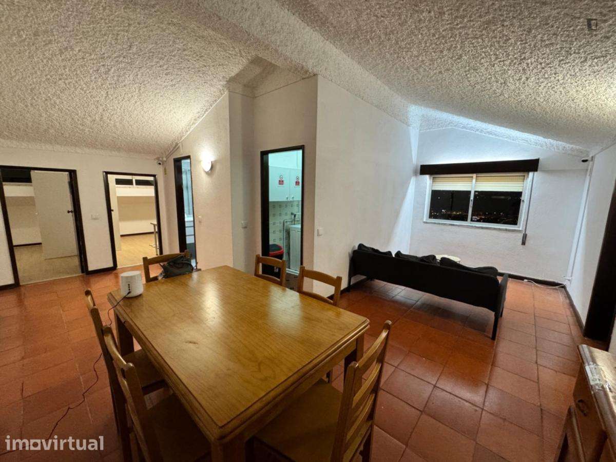 Quarto - localizado em Alta de Santa Clara Coimbra - Grande imagem: 5/12