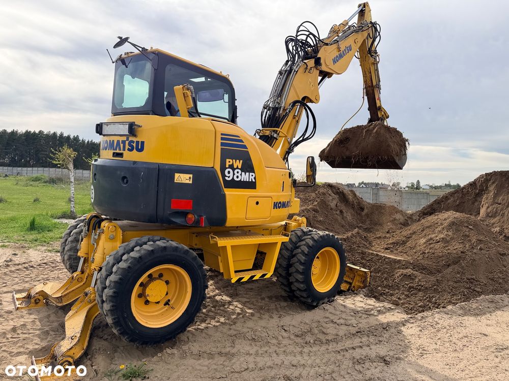 Komatsu 4x4x4 ramię łamane Koparka kołowa KOMATSU  PW98MR-8 10ton 4x4x4 ośki skrętne Ramię 3x łamane BEZ DPF i ADBLUE 4 cyl dodatkowe wyjścia hydr Pług Podpory 2012 szybka zwinna Prosto z importu 1 właściciel Cat TEREX Liebherr Wacker Pw 98 Mr 8 11 - 6