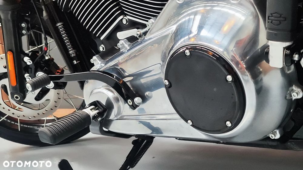 Harley-Davidson Softail Street Bob - 28