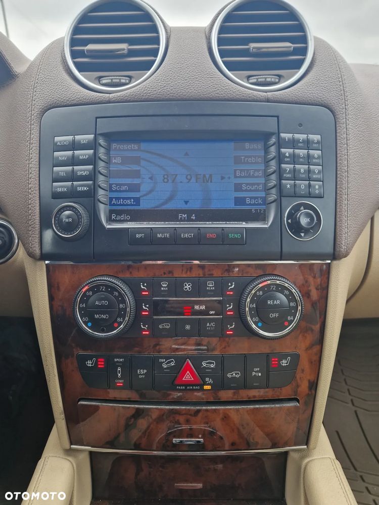 Mercedes-Benz GL - 26