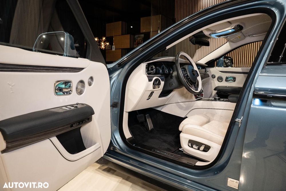 Rolls-Royce Ghost - 35