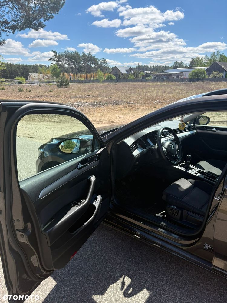 Volkswagen Passat 1.6 TDI BMT Trendline - 10
