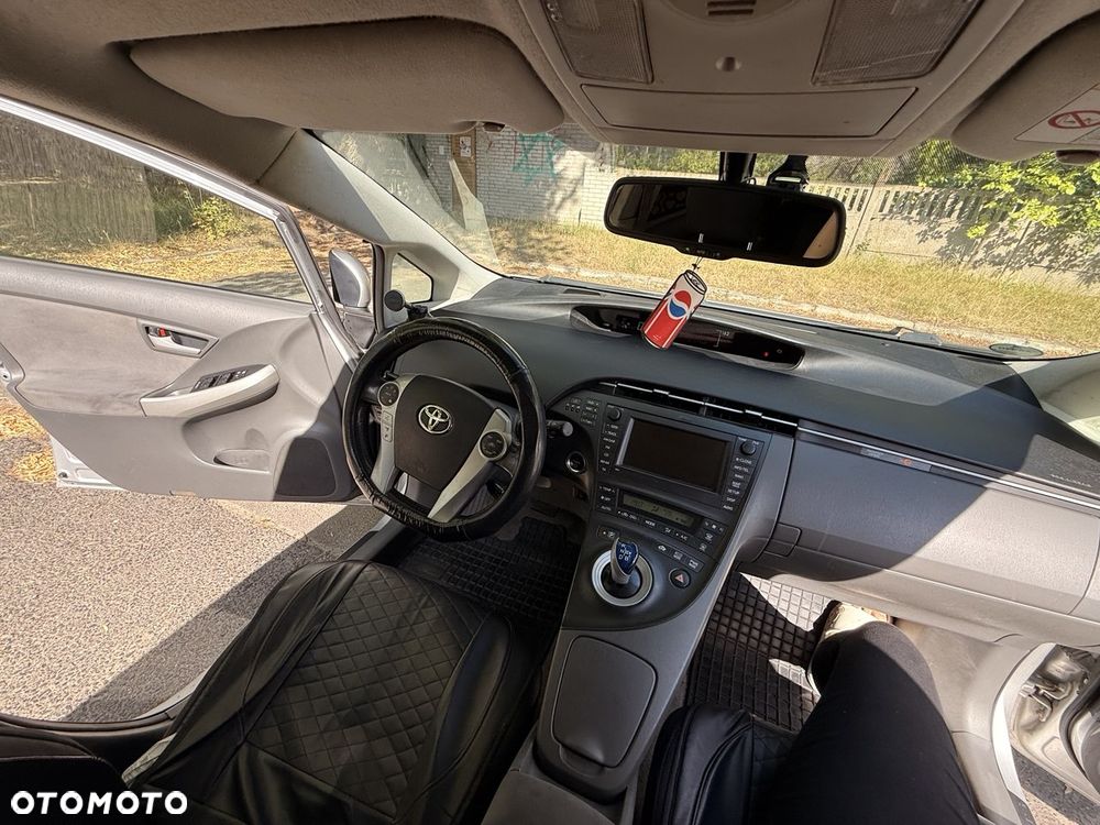 Toyota Prius 1.8 HSD Prestige - 13