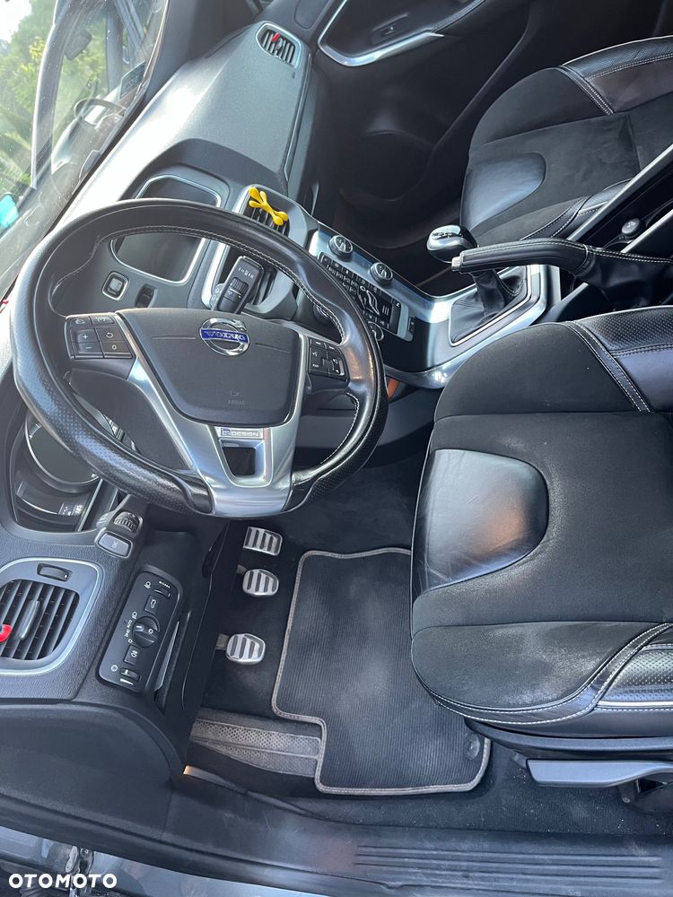 Volvo V40 D2 Drive-E R-Design Momentum - 11