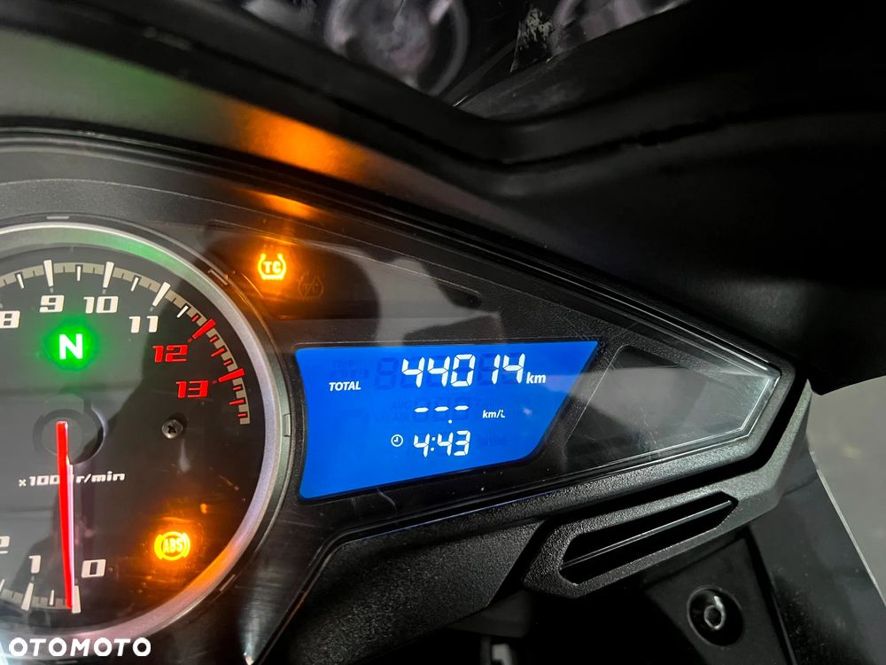 Honda VFR - 13