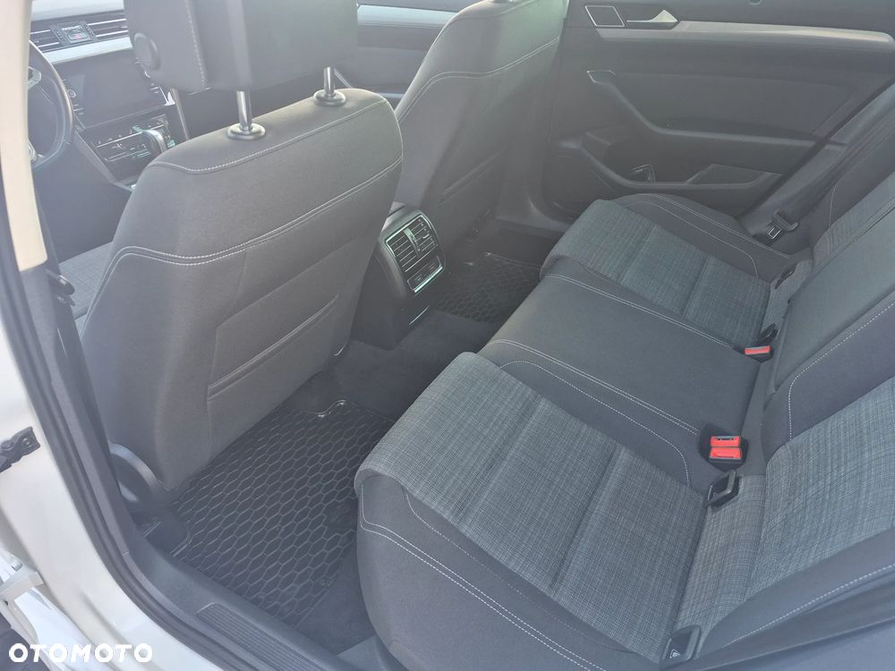 Volkswagen Passat 2.0 TDI Business DSG - 19