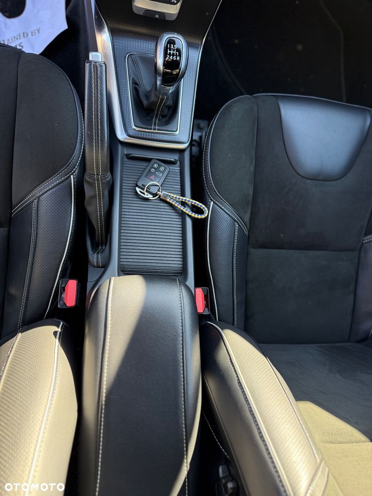 Volvo V40 D3 Drive-E R-Design Momentum - 19