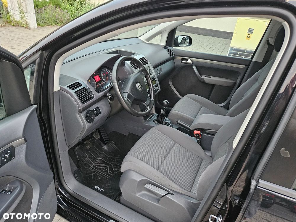 Volkswagen Touran 1.9 TDI DPF Conceptline - 8