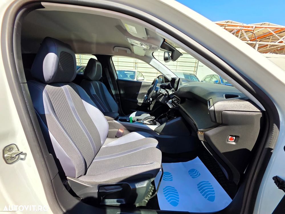 Peugeot 2008 PureTech 130 EAT8 GT - 16