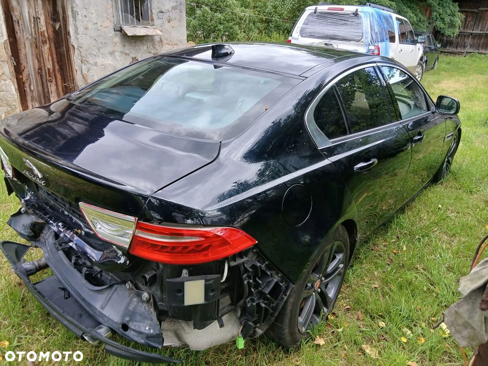 Jaguar XE - 3