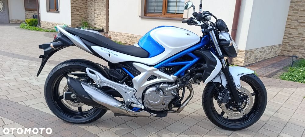 Suzuki Gladius - 3