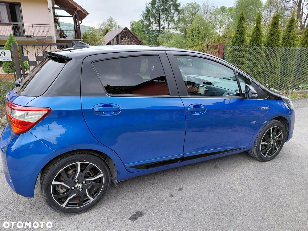 Toyota Yaris Hybrid 100 Selection Platinum - 4