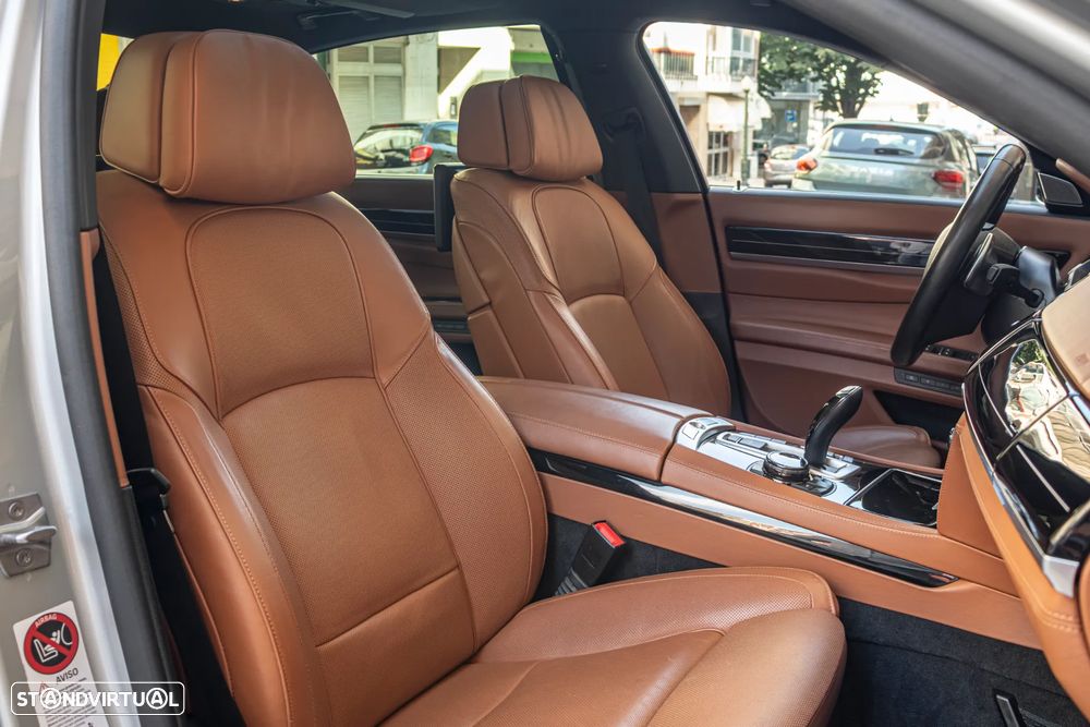 BMW 750 Li xDrive Pack M — fotografia 38