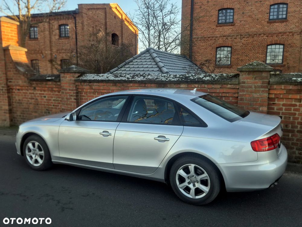 Audi A4 Limousine - 4