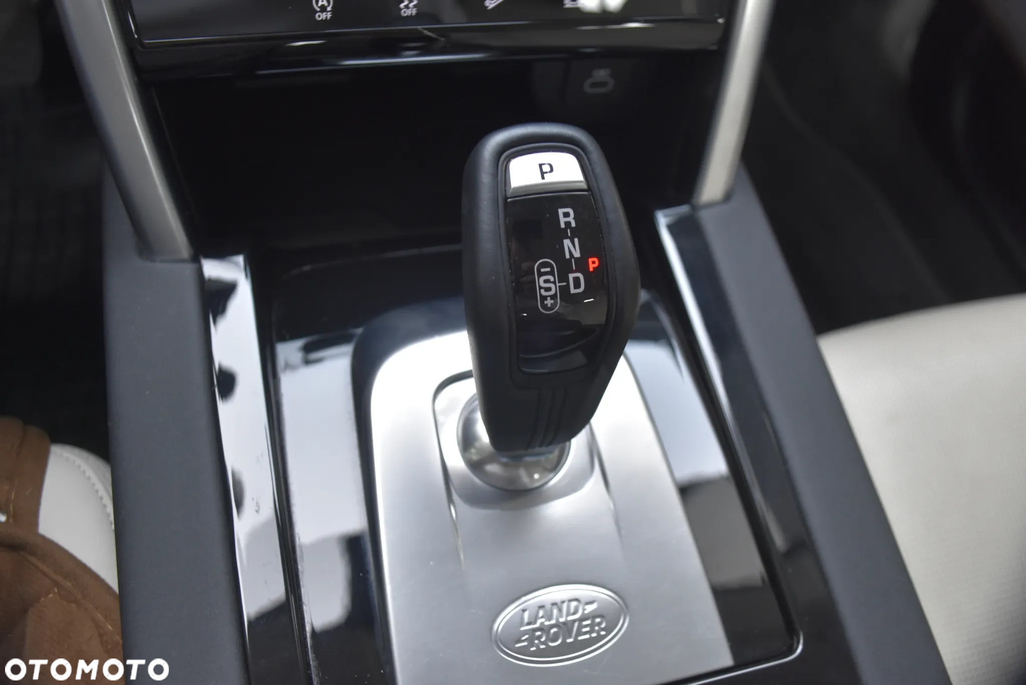 Land Rover Discovery Sport - 16