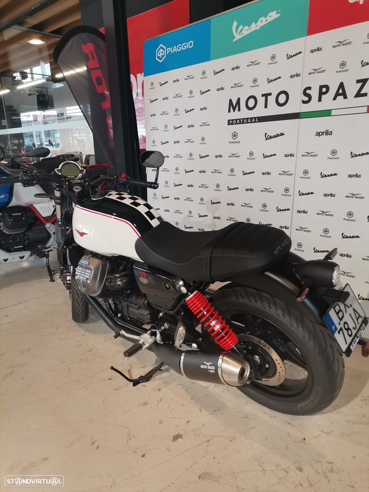 Moto Guzzi V7 STONE TEN - 3