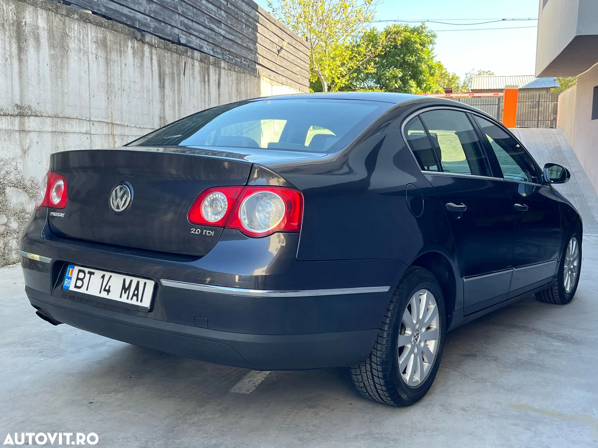 Volkswagen Passat - 4