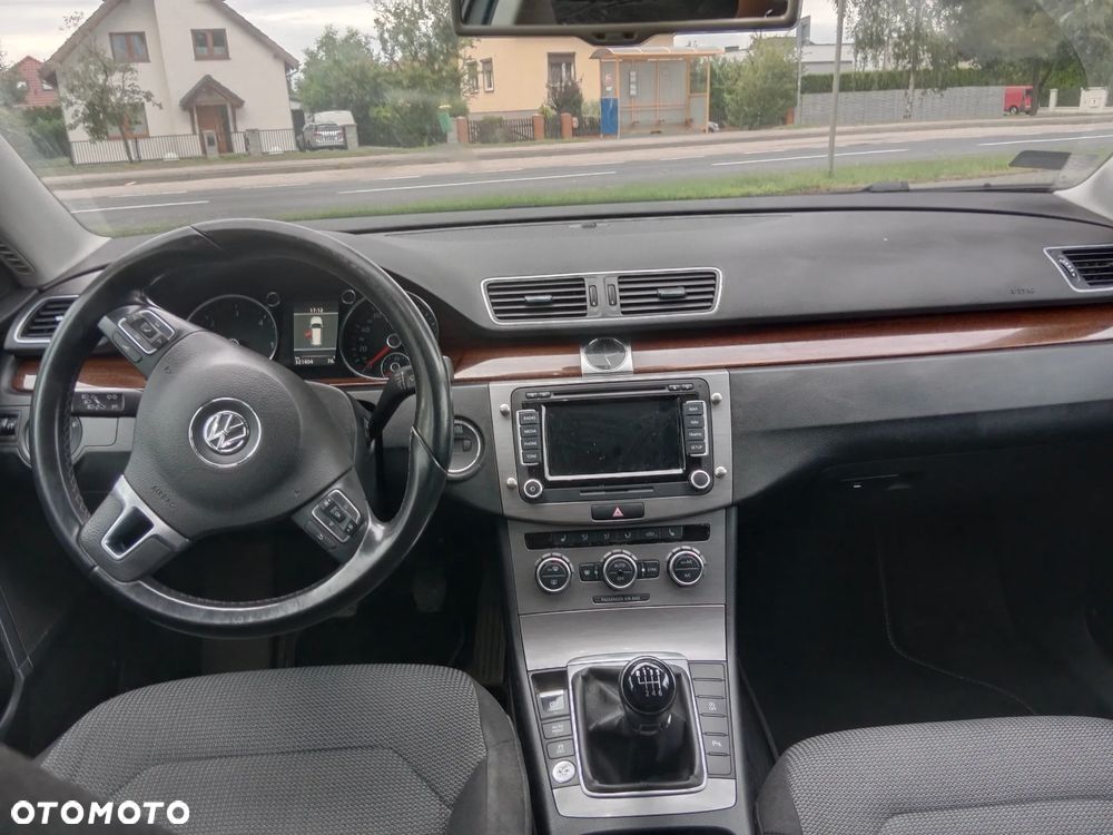 Volkswagen Passat 2.0 TDI Comfortline - 8