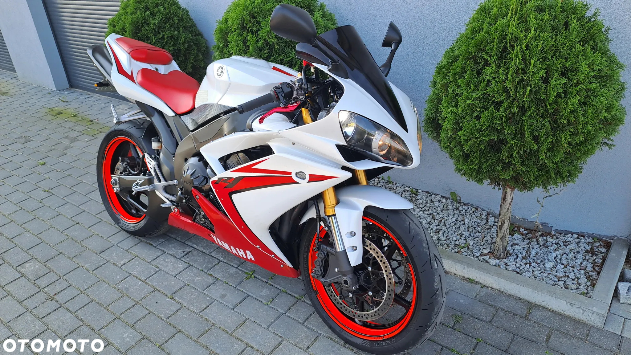 Yamaha R1 - 8
