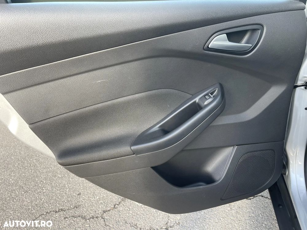 Ford Focus 1.0 EcoBoost Trend - 17