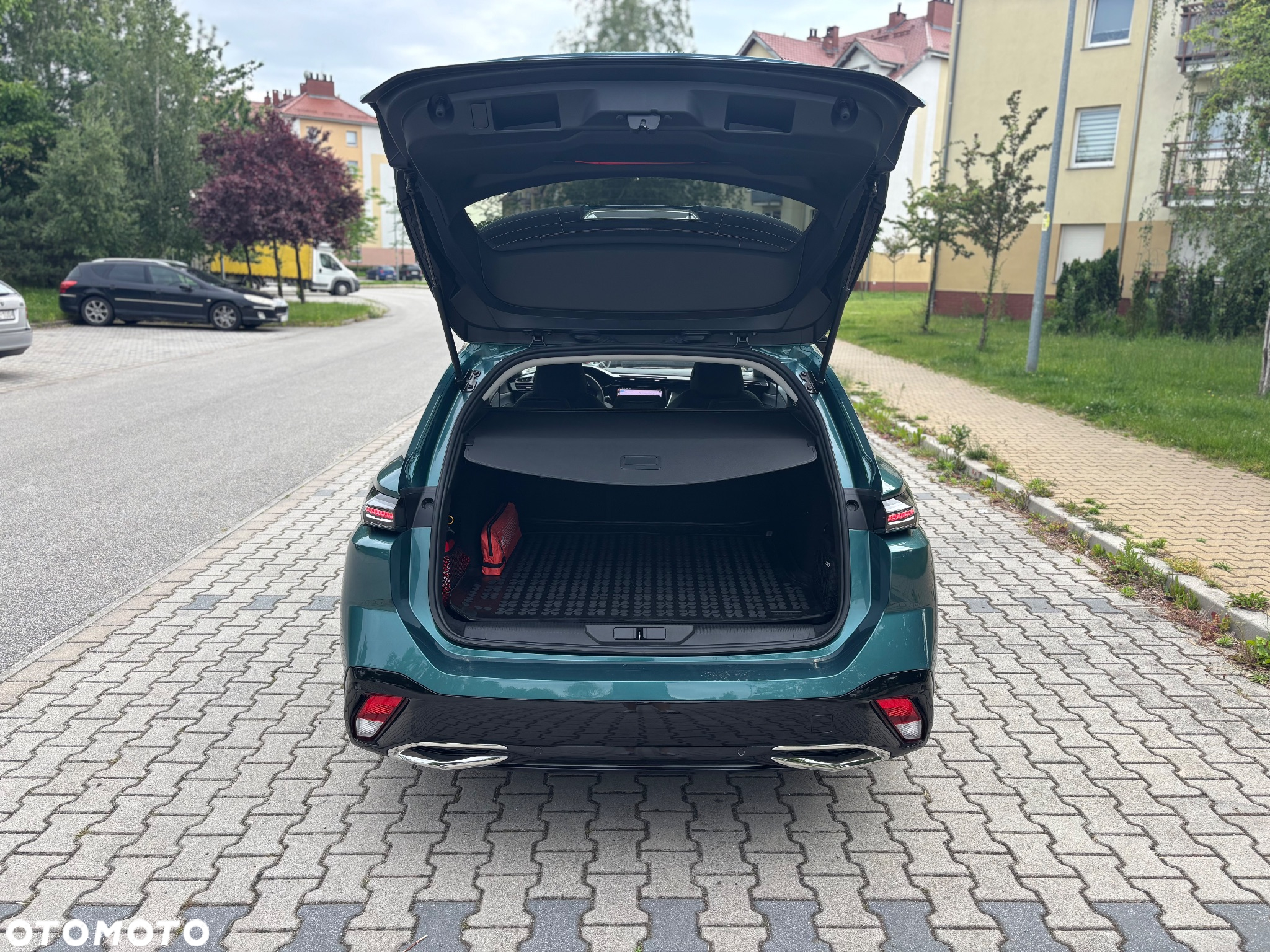 Peugeot 308 SW BlueHDi 130 EAT8 Stop & Start Allure Pack - 14