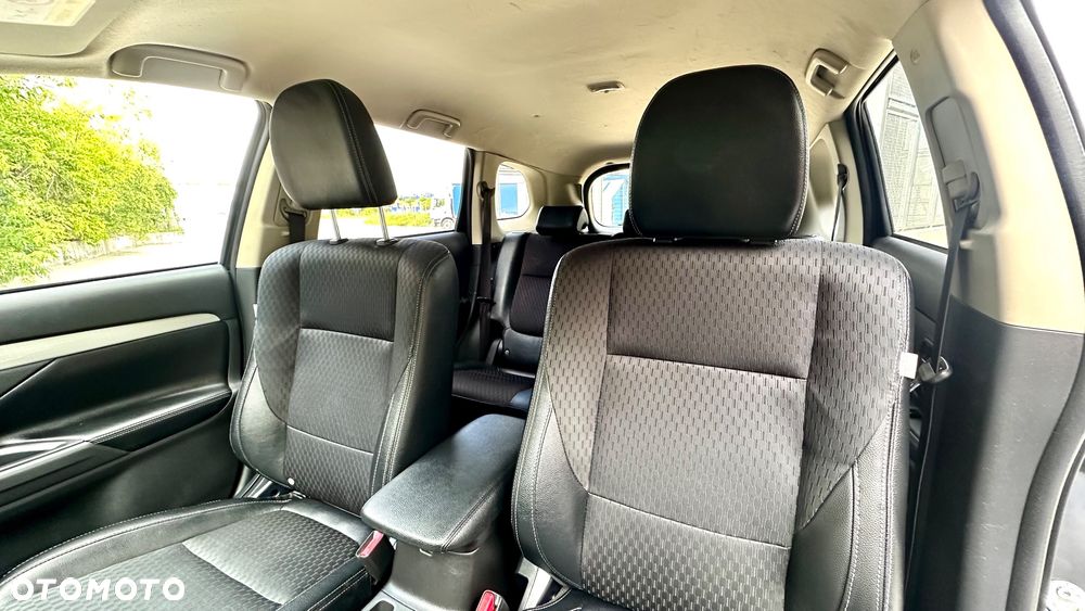 Mitsubishi Outlander 2.0 4WD Top - 18