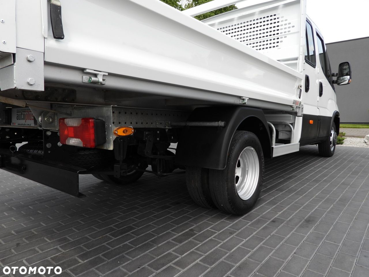 Iveco DAILY 35C14 WYWROTKA PODWÓJNA KABINA DOKA 6 MIEJSC TEMPOMAT BLIŹNIACZE KOŁA KLIMATYZACJA  140KM - 17